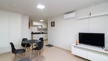 Basic Apartment | Dining