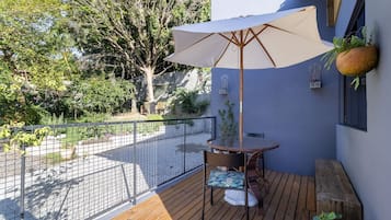 Basic Apartment | Outdoor dining