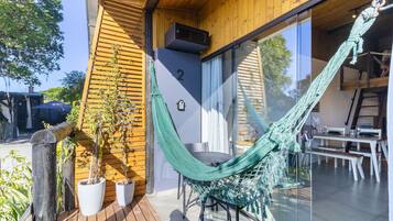 Basic Apartment | Outdoor dining