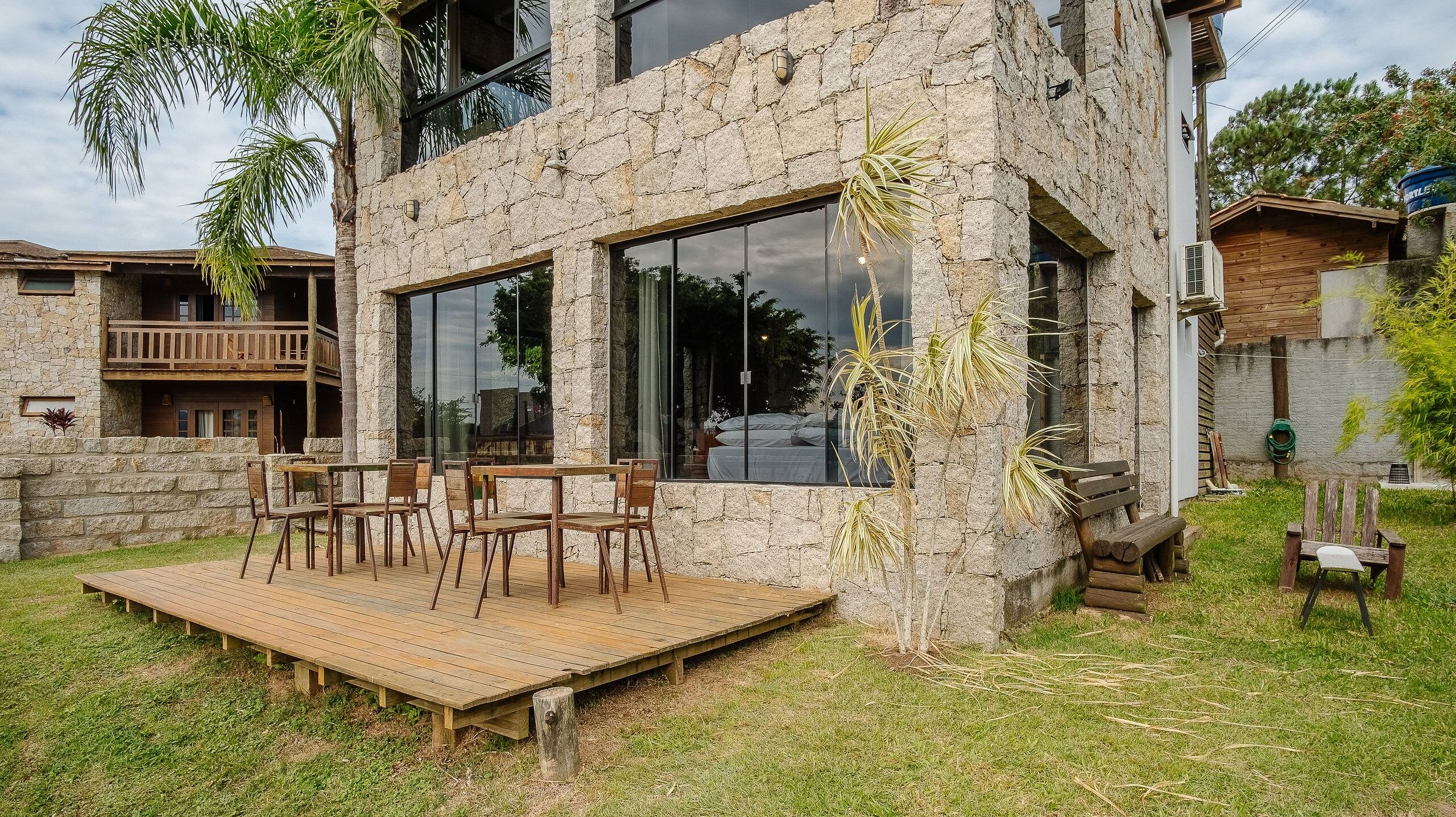 Basic Apartment | Outdoor dining
