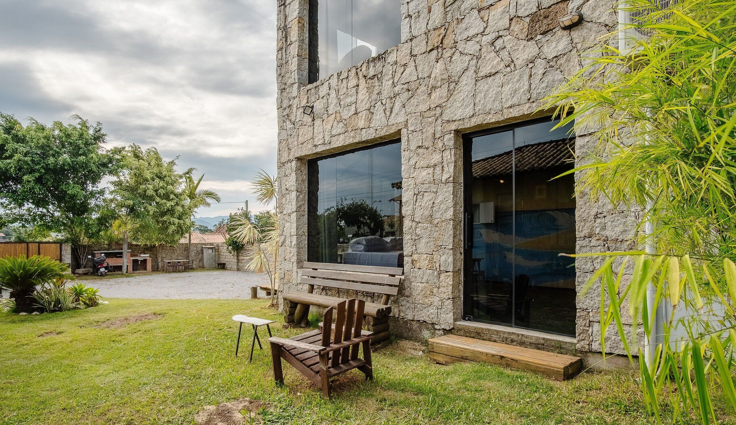 Basic Apartment | Outdoor dining