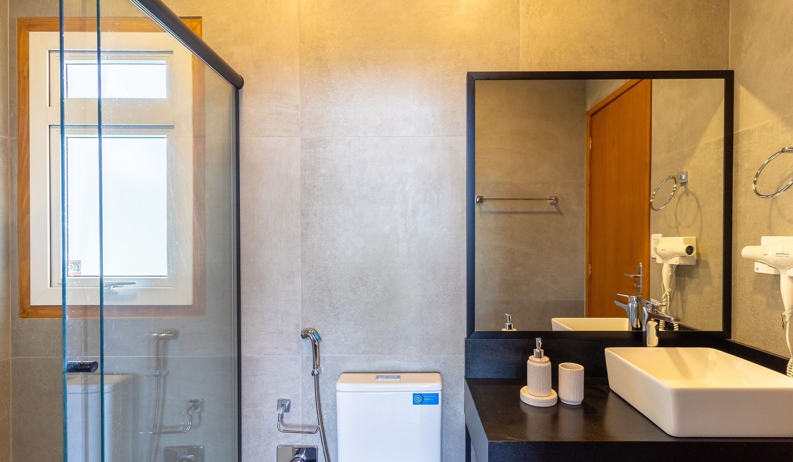 Basic Apartment | Bathroom