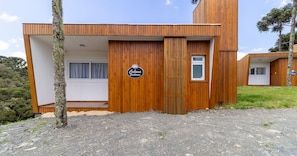A modern wooden cabin with a sign reading "Cabana Caboeca." - Charming Vale Cabin in Urubici-sc Par0001 (Urubici)