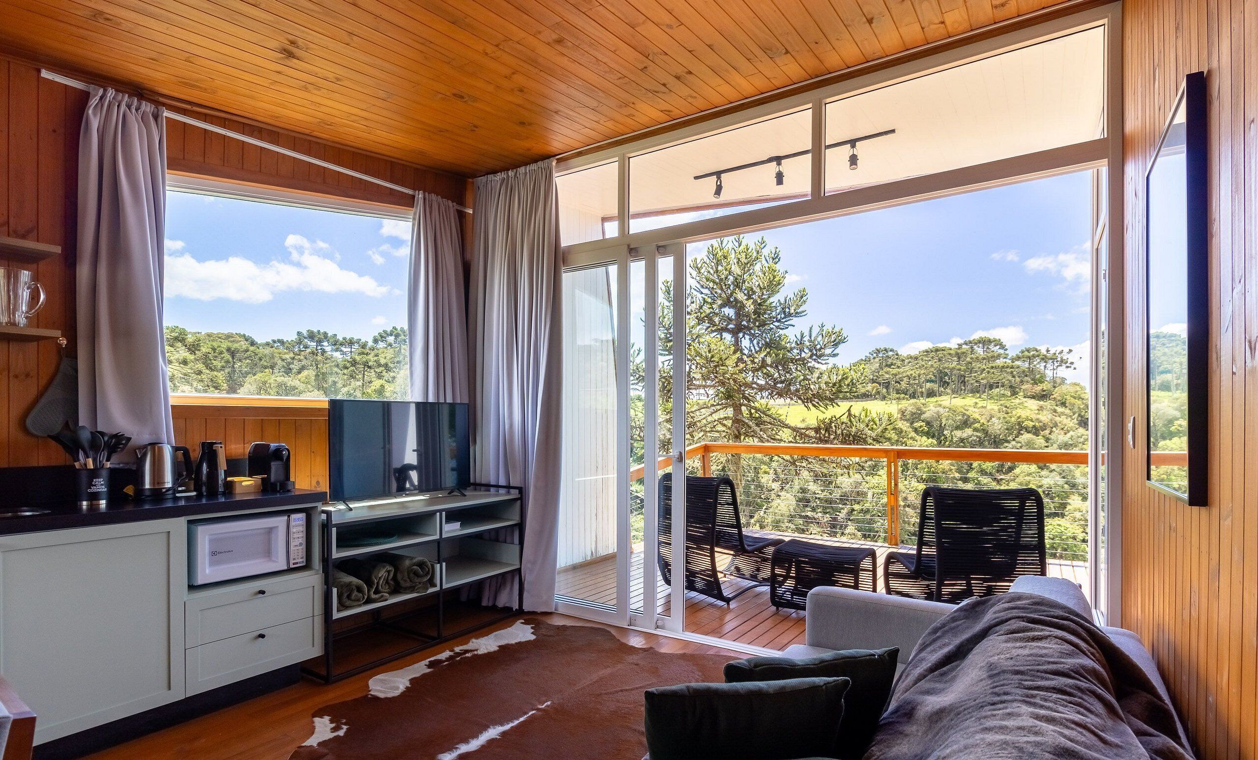 Apartament bàsic | Sala d'estar | Televisor de 40 polzades amb canals digitals 