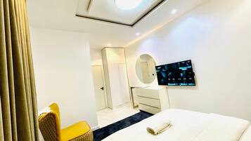 Iron/ironing board, WiFi, bed sheets