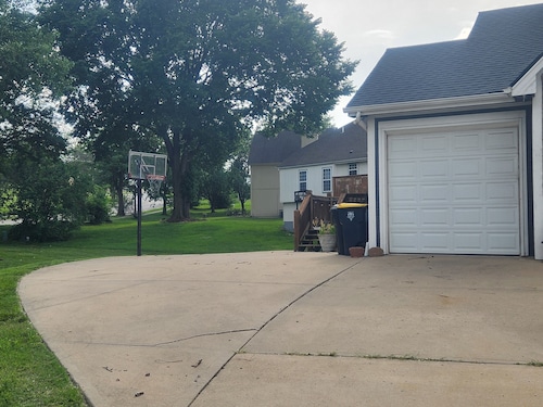 2-bedroom house in fabulous Kansas City with AC and comfort
