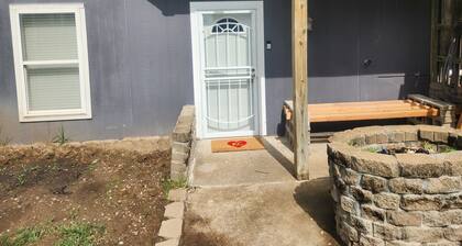 Private Lower-Level 2BR KC Retreat Near Stadiums, Children’s Mercy & Jazz Dist