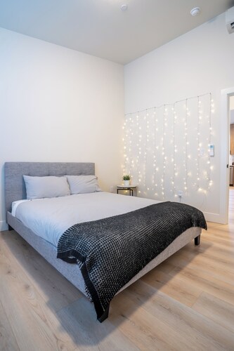 Luxury Home in Heart of Vancouver / Quiet & Cozy