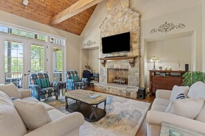 TV, fireplace - McLemore Resort - 38 Hawthorne Lane - Hole #15 Green View (Rising Fawn)