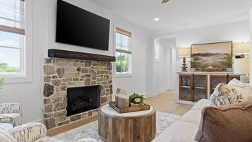 TV, fireplace