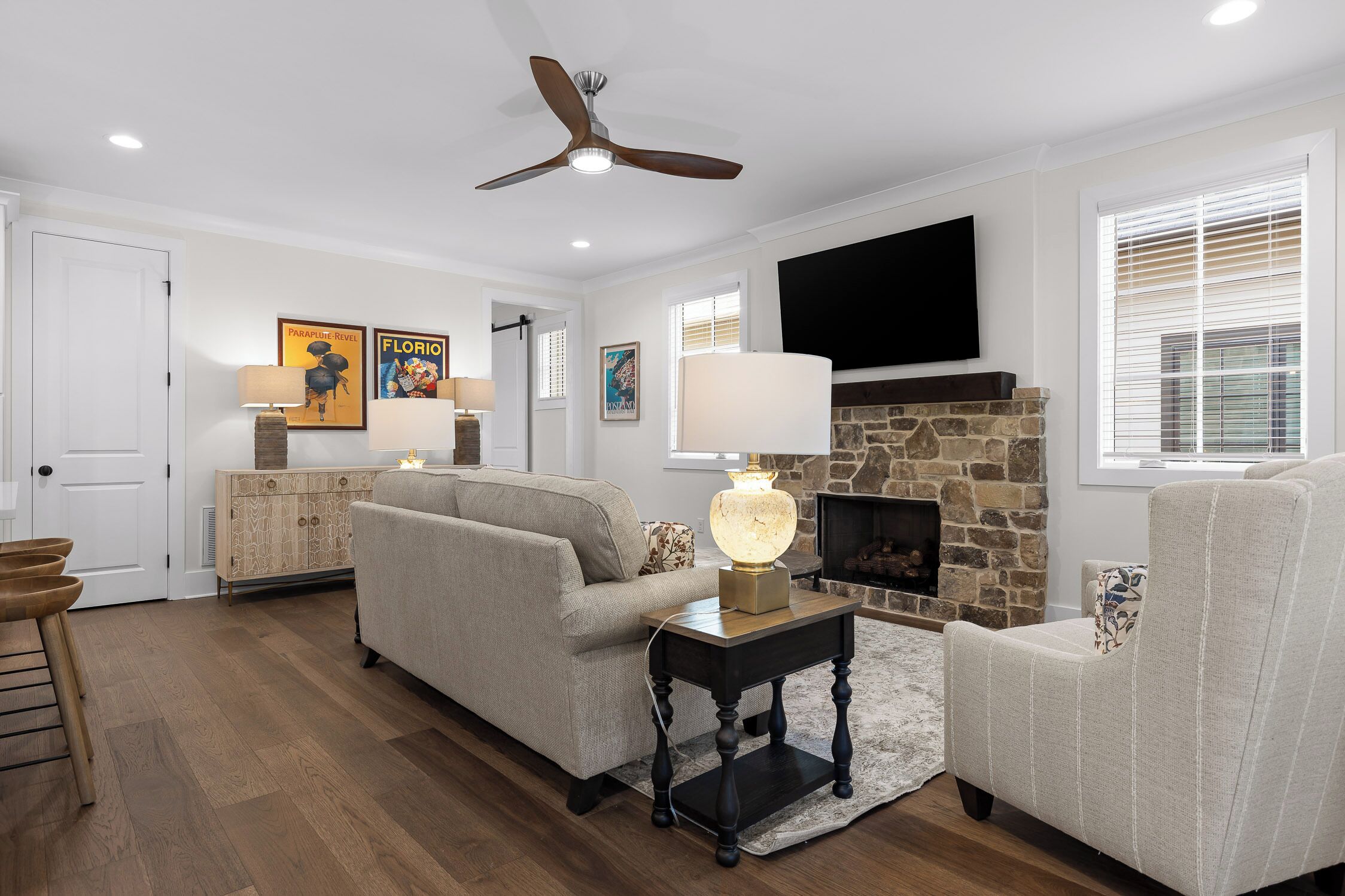 TV, fireplace