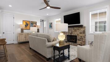 TV, fireplace