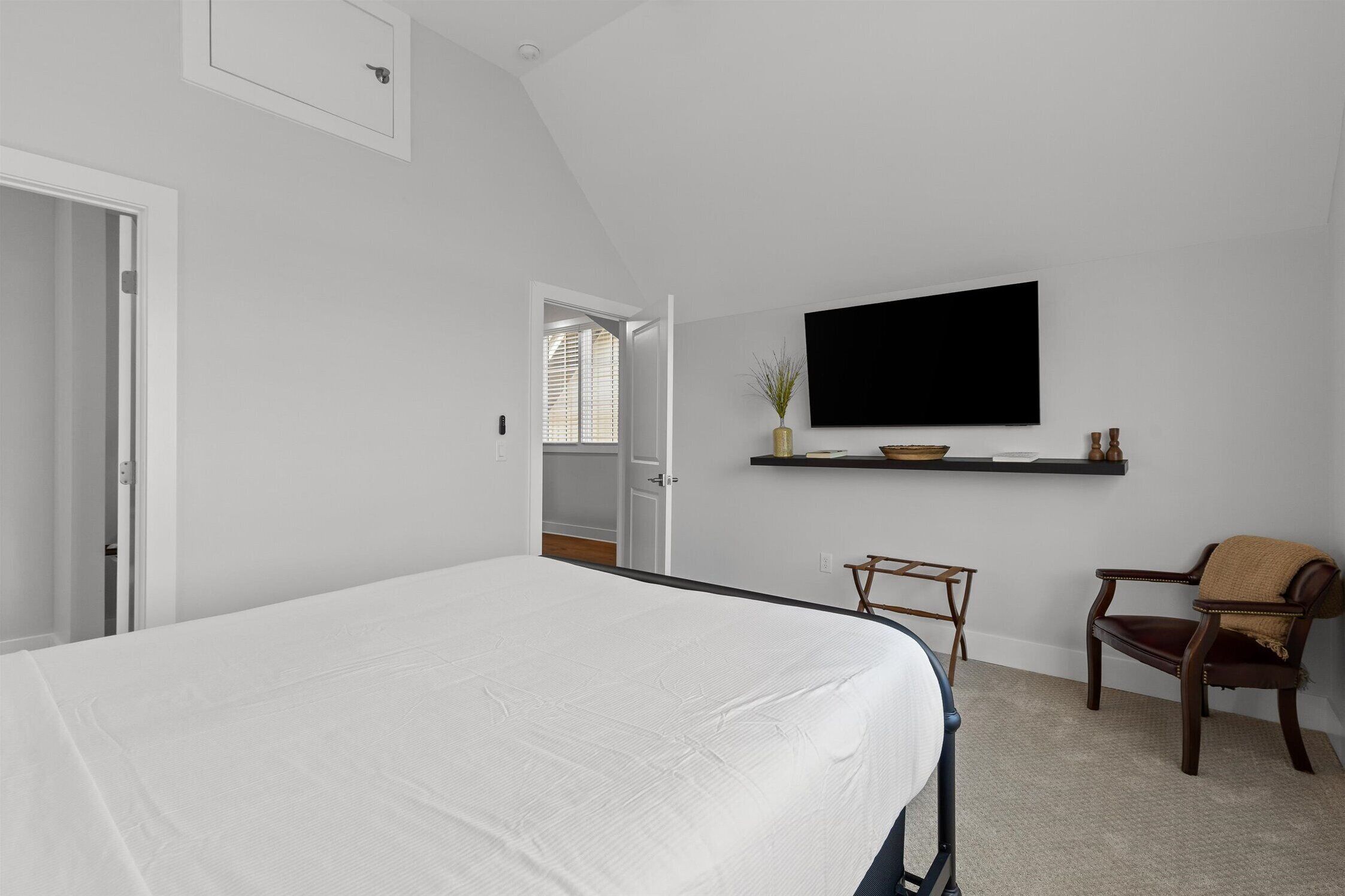 WiFi (free), bed sheets