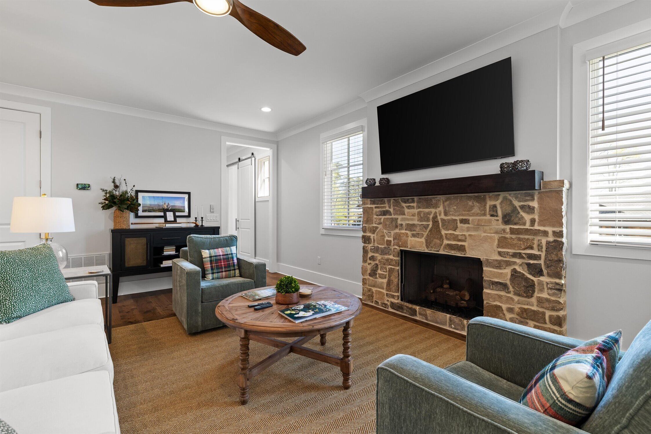 TV, fireplace