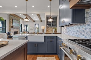 Private kitchen - McLemore Resort - 75 Clubhouse Lane - Walking distance to Range and Clubhouse (Rising Fawn)
