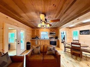 TV - Rafter Rapids] Hot Tub Air Hockey Fireplace (Tellico Plains)