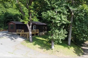 Exterior - Rafter Rapids] Hot Tub Air Hockey Fireplace (Tellico Plains)