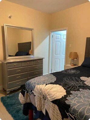 Room - Cozy 2-bedroom home in charming Lucea with AC, fitness room and pool on property (Lucea)