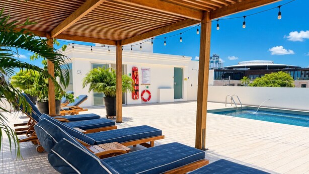 A rooftop pool area with lounge chairs and a pool. - Charming 2-bedroom apartment with AC in Old City Cartagena de Indias (Cartagena de Indias)