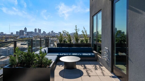 Terrace/patio - The House of Luxe High-Rise Apartment With City View (Atlanta)