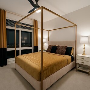 Un lit à baldaquin à quatre poteaux, avec une table de chevet et une lampe, une fenêtre avec des rideaux et une vue sur la ville.