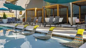Outdoor pool - The House of Luxe High-Rise Apartment With City View (Atlanta)