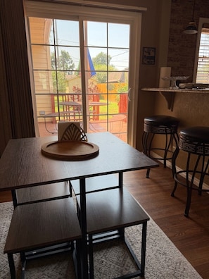 Dining - Spacious 3-bedroom house in Tulsa-A Getaway Near the Gathering Place. (Tulsa)