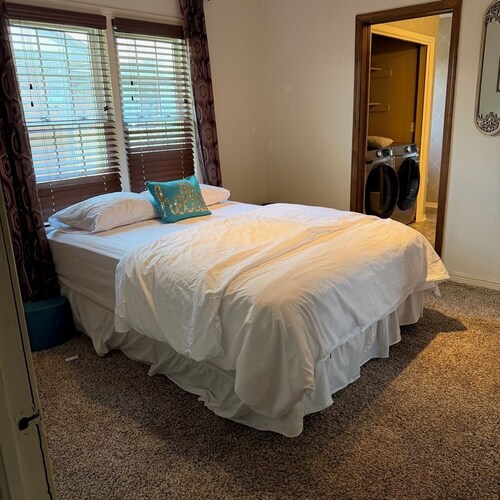 Spacious 3-bedroom house in Tulsa-A Getaway Near the Gathering Place.