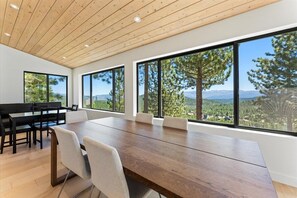 Dining - Nordic Spa Chalet Hot tub Sauna Cold Plunge (Truckee)