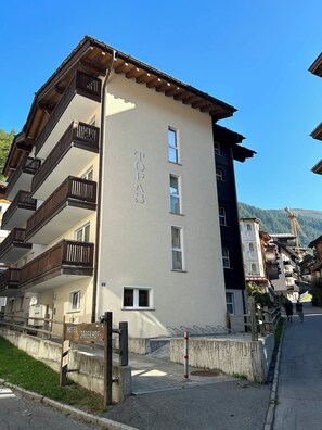 A multi-story hotel building with balconies and a sign indicating the name 'TOPAS'. - Chic Alpine Living, Wallis 1073 (Wallis)
