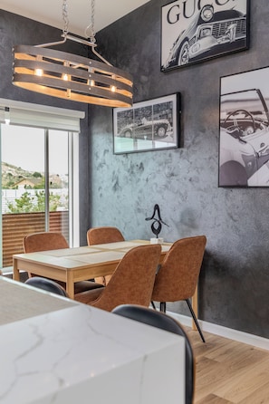 Dining - Cozy house in marvelous Yucca Valley with Playground #2 (Yucca Valley)