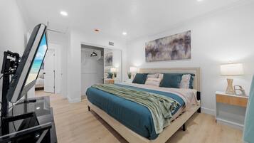 4 bedrooms, desk, iron/ironing board, WiFi (free)