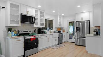 Coffee/tea maker, fridge, microwave, oven