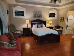 6 bedrooms, iron/ironing board, WiFi, bed sheets