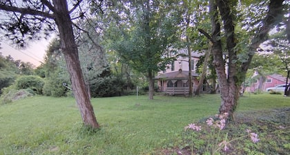 Welcoming 6-bedroom farmhouse with AC in charming Rocheport Countryside