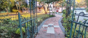 Welcoming 6-bedroom  farmhouse with AC in charming Rocheport Countryside