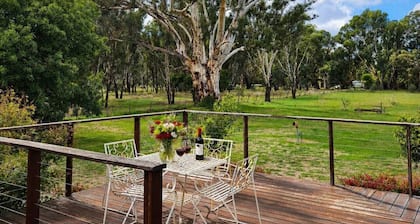 Boger Garden Hideaway - Peaceful Benalla Retreat