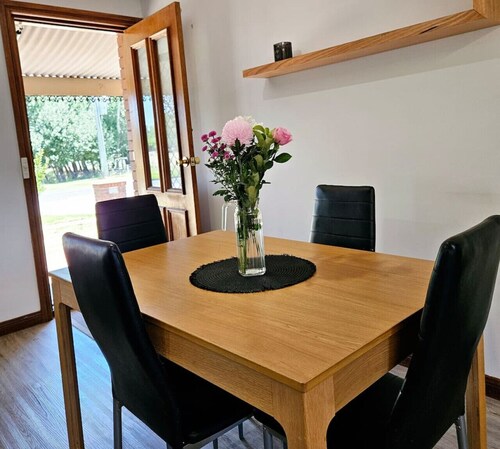 The Little Benalla Escape - Cosy Country Getaway