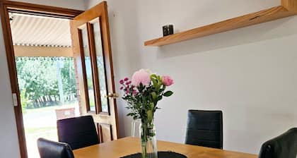 The Little Benalla Escape - Cosy Country Getaway