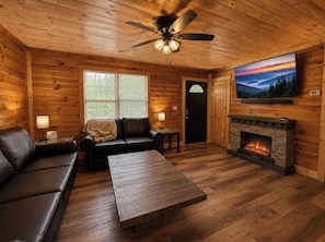 TV - Pine & Peak-Secluded 2BR 5 Mins To Pigeon Forge (Pigeon Forge)