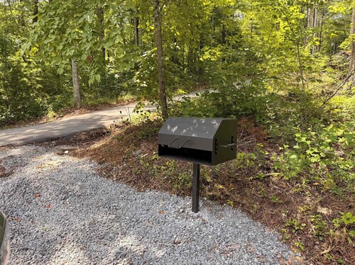 Pine & Peak-Secluded 2BR 5 Mins To Pigeon Forge