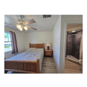 Room - Waterfront Townhome on Tsala Apopka Chain of Lakes, 2 min to Downtown Inverness (Inverness)