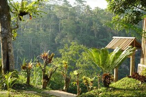 Habitación doble, balcón, vistas al jardín | Jardines del alojamiento