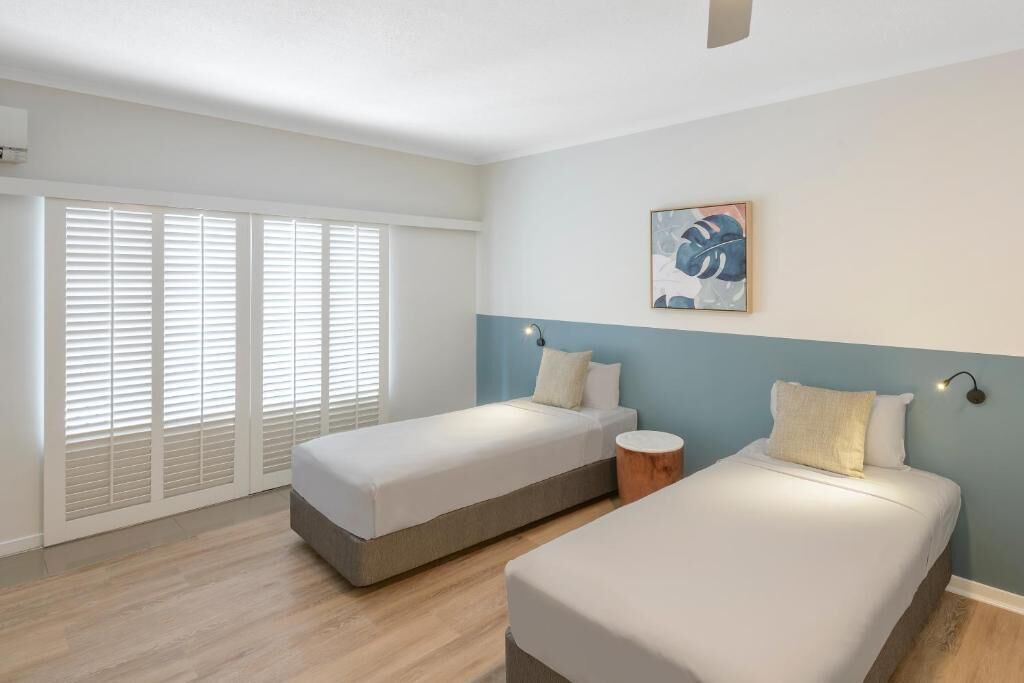 2 bedrooms, bed sheets