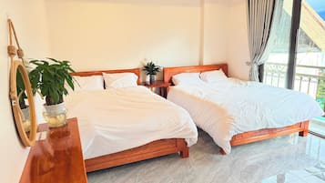 Phòng 4 Deluxe, ban công, quang cảnh thành phố | Bàn, phòng cách âm, truy cập Internet không dây miễn phí