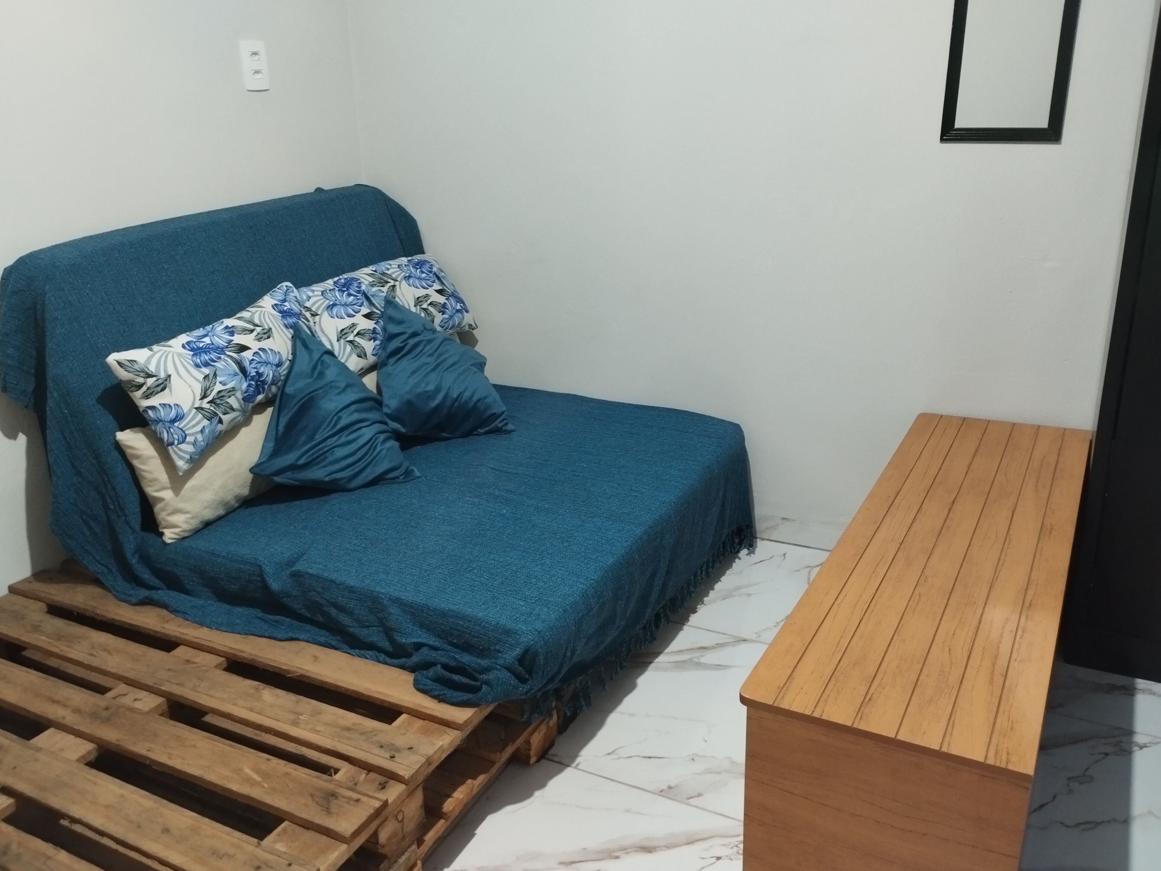 Ferros/tábuas de passar roupa, acesso à internet, roupa de cama