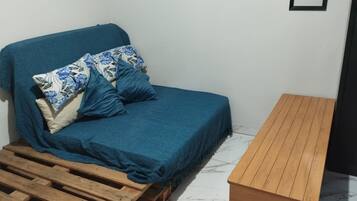 Ferros/tábuas de passar roupa, acesso à internet, roupa de cama