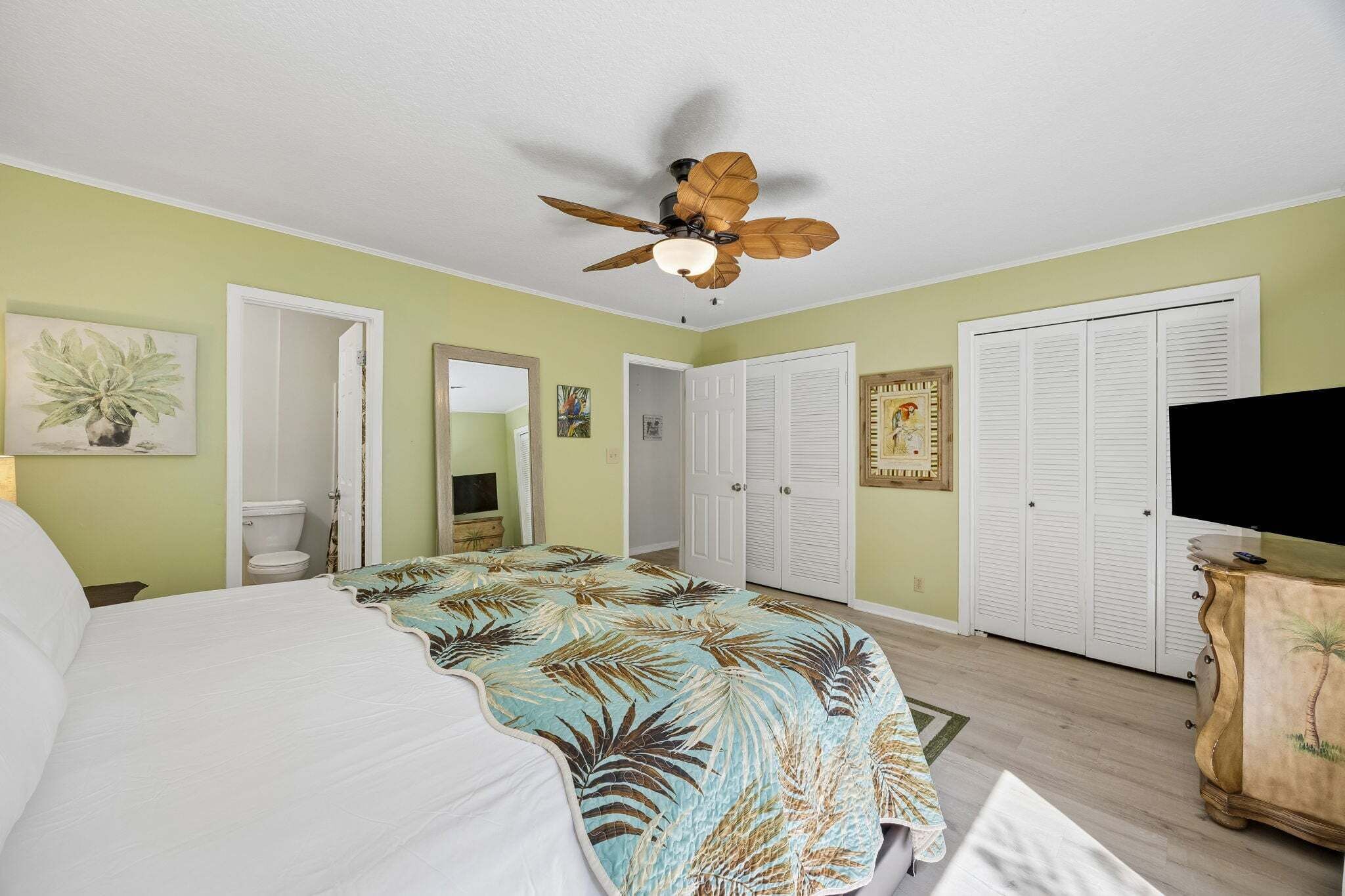2 bedrooms, iron/ironing board, free WiFi