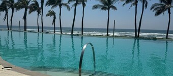 LA ISLA RESIDENCES ACAPULCO DIAMANTE/LUXURY APARTMENTS/PRIVATE BEACH/7 POOLS