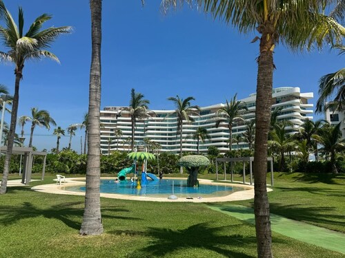 DEPA C PRIVATE BEACH/ACAPULCO DIAMANTE/8 GUESTS/7 POOLS/PETS/LA ISLA R